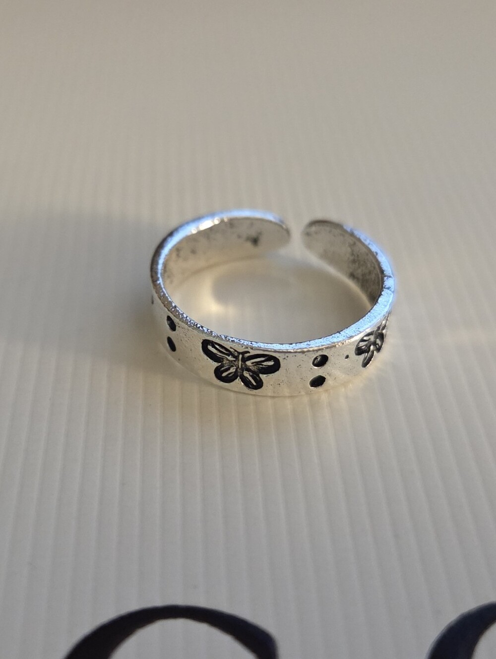 🔷️ Sterling-Style Butterfly Band Ring in Silver Size 5 NWT